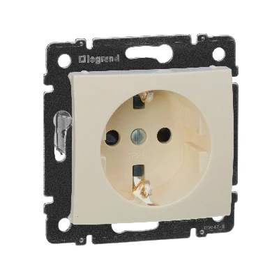 VALENA Розетка с заземлением со шторками в рамку слоновая кость Legrand 774321